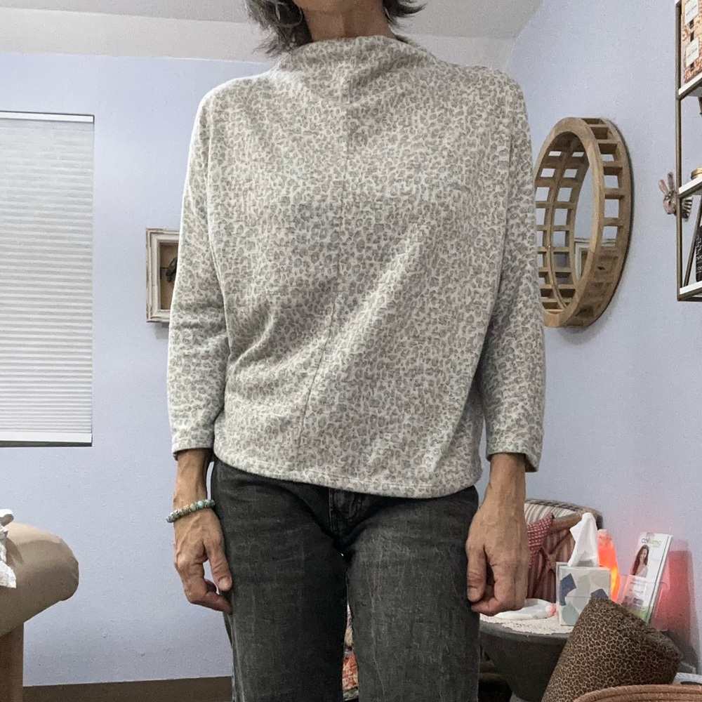 Banana Republic mock cowl neck soft cozy dolman 3/4 sleeve animal print top med